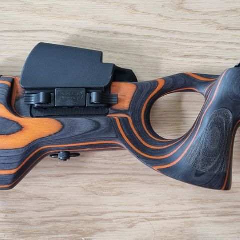 Blaser R93 med KKC Duostokk selges