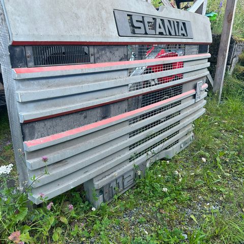 Scania 2 serie grill med fester