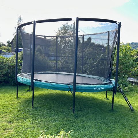 North Explorer 420 oval trampoline selges