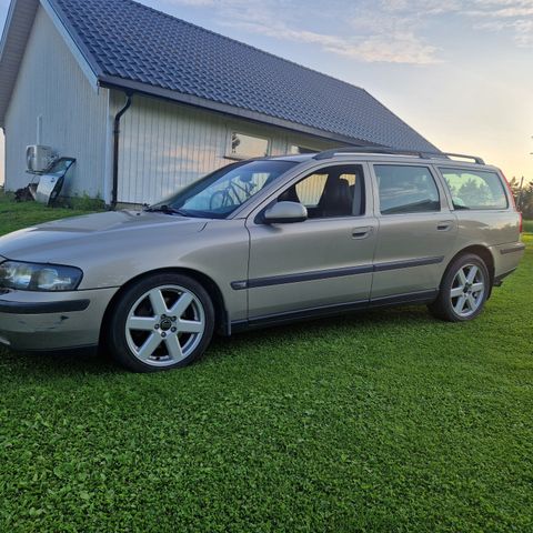 Volvo v70 2.0Turbo 5cyl, Selges hel eller i deler.