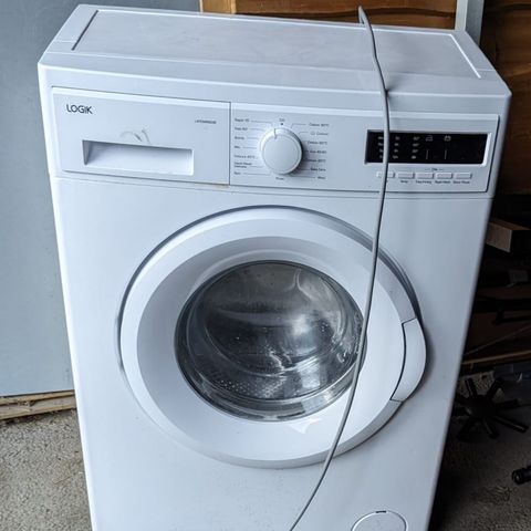 Lite brukt vaskemaskin av merke Logik