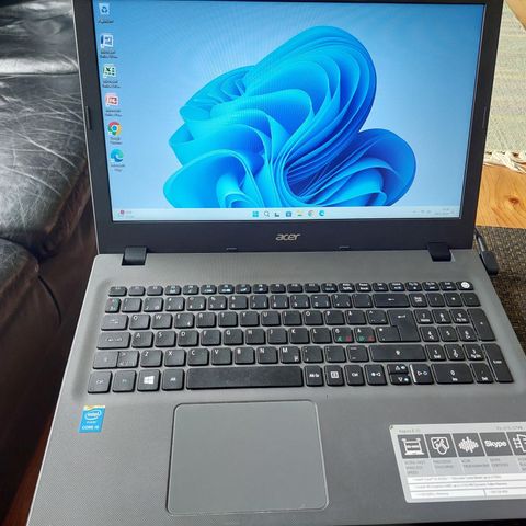 Acer Aspire E5-573, i5, 15.6", 8GB/256GB SSD, Win 11 Home 23H2, Office 2007