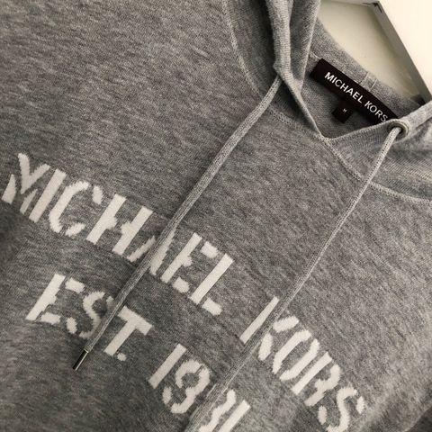 Pent brukte gensere fra Michael Kors, Lyle&Scott og Tommyjeans