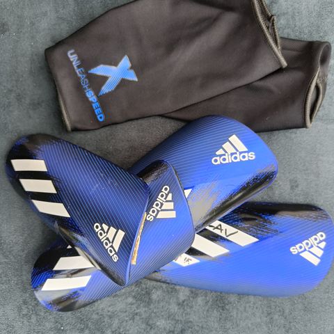 2stk Adidas unleash speed leggbeskyttere, barn. Leggskinn fotball str xs og s.