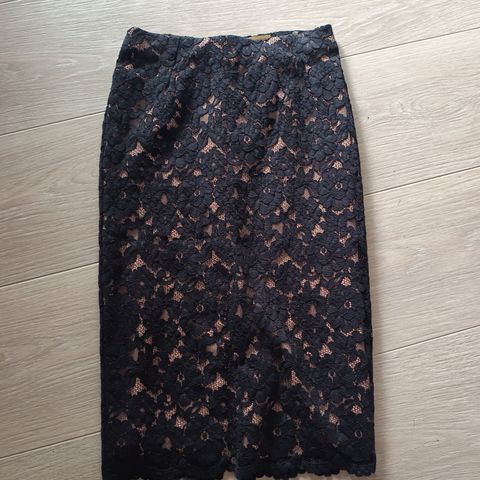 Lace skirt (knee length)