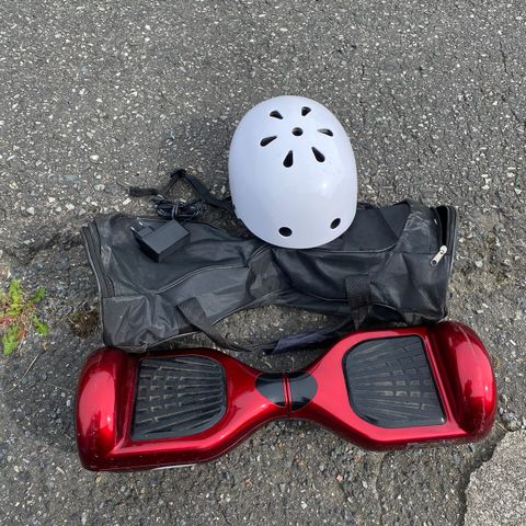 Hoverboard med hjelm