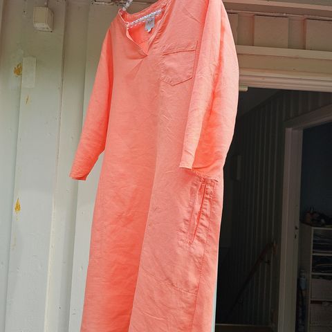 Ferskenfarget tunika i lin fra Råh