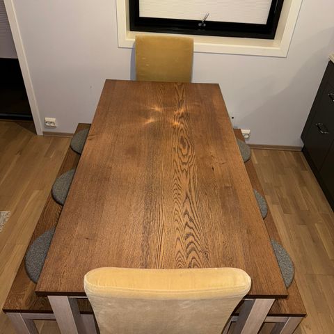 IKEA Spisebord med Benker og Stoler