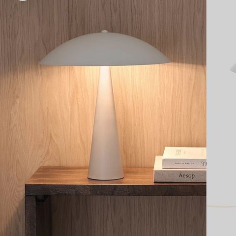 Moonbeam lampe i beige fra Ellos