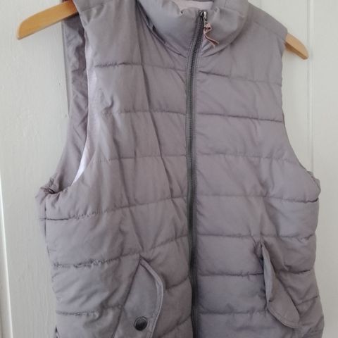 Vest fra H&M L.O.G.G. i str 46