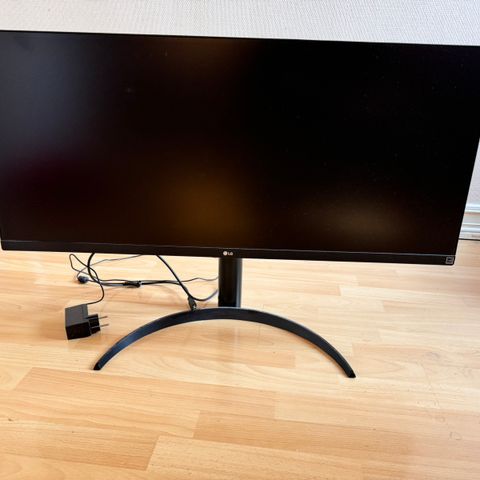 LG 34 tommer Ultra Wide skjerm