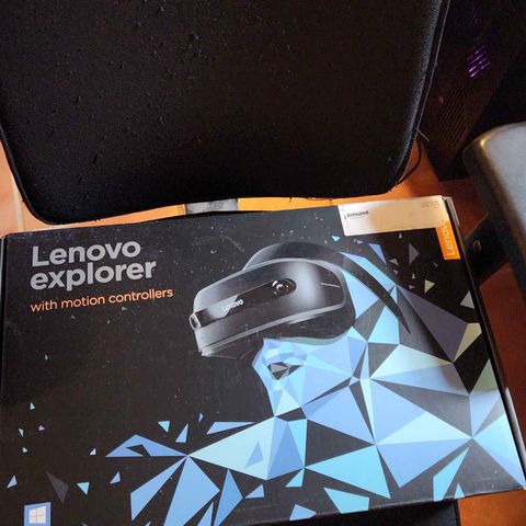 Lenovo explorer VR Headsett med kontrollere