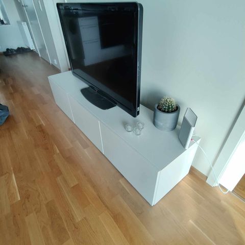 Fin Ikea Bestå TV benk