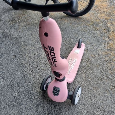 Scoot & Ride Sparkesykkel + hjelm