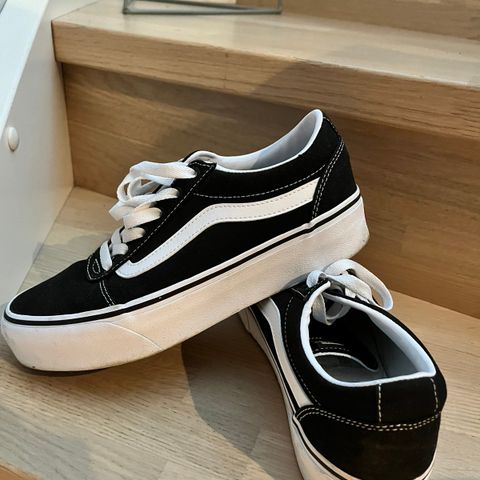 Vans platform str. 39 - såvidt brukt