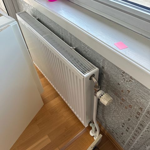 radiatorer for vannbåren varme gis bort mot demontering
