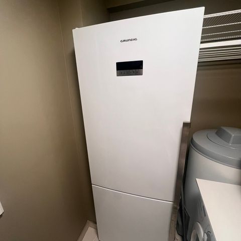 Grundig kjøleskap 70x70cm selges