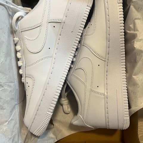 NIKE WMNS AIR FORCE 1