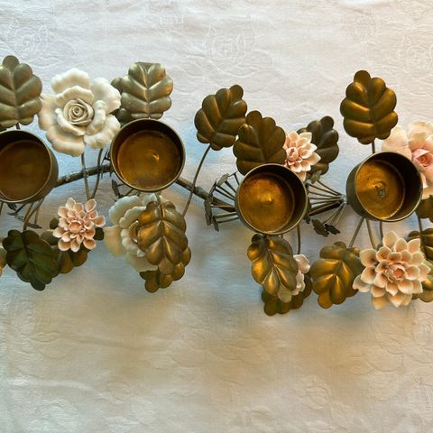 NY! Vakker lysestake og 6 knagger med blomster i porselen og blader i «gull»