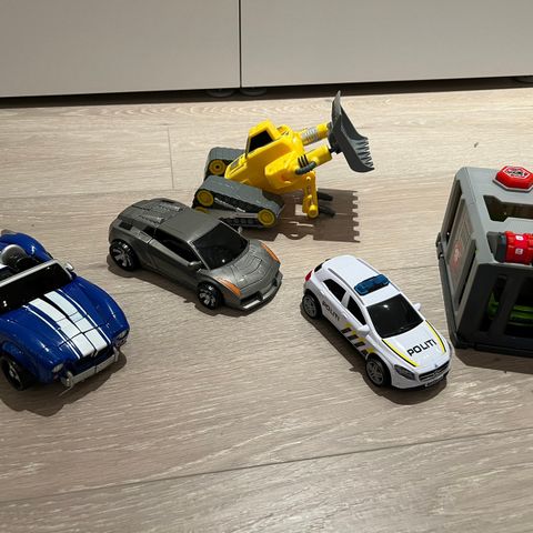 Biler og robotbiler selges samlet