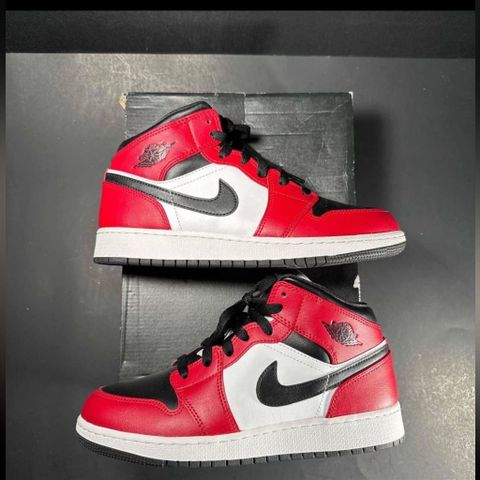 Nike air jordan 1 mid chicago