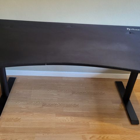 Arozzi Arena Gaming Desk/bord selges