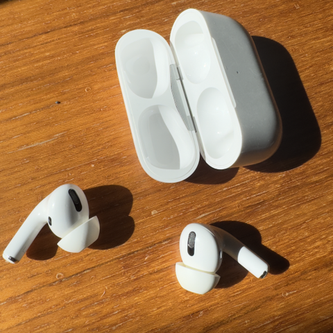 Airpods Pro 1st Gen (Used) sold with New ear tips