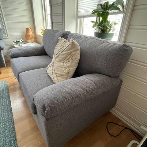 2-seters blå sofa