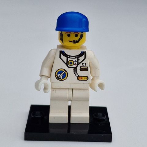 Lego spp001 Space Port - Astronaut C1, White Legs, Blue Cap