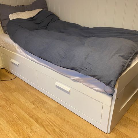 Dagseng Brimnes fra IKEA med madrasser