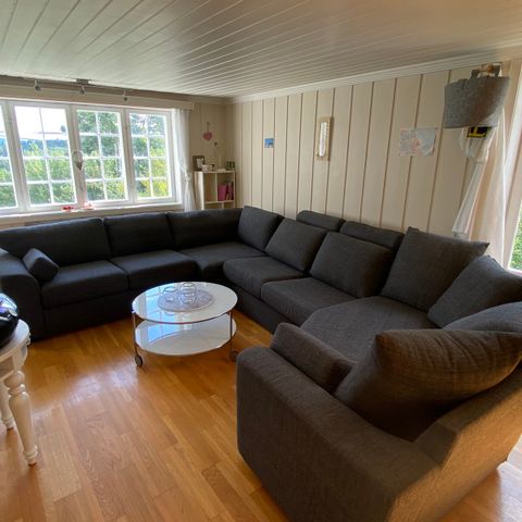 Eksklusiv sofa selges svært billig.  Nesten ikke brukt. Merket Easy fra Scapa.