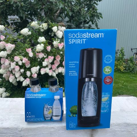 Uåpnet Sodastream med to små flasker