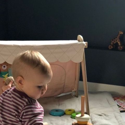 Babygym lagd av tre sammen med telt