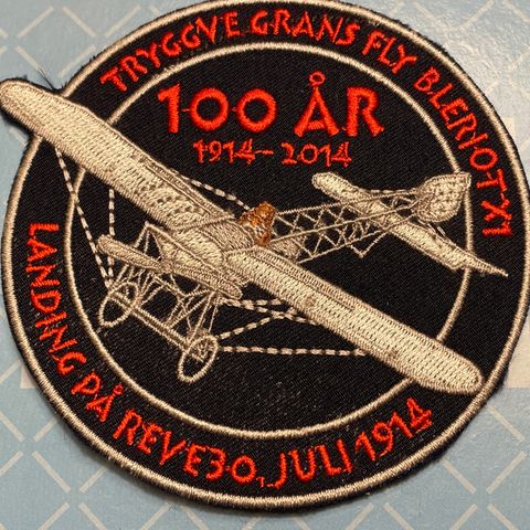 Tryggve Grans Fly 100 år 2014 Landing på Reve 1914 tøymerke