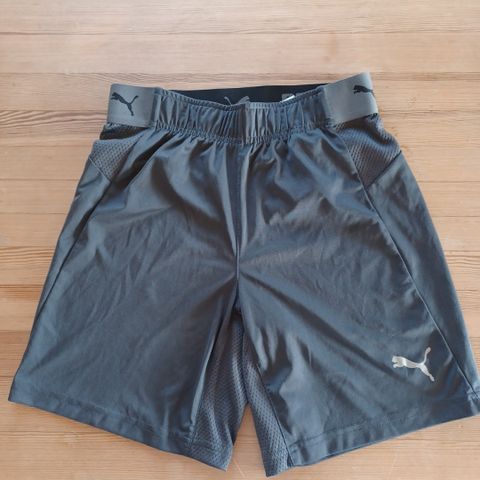 Puma trenings shorts. 11-12 år.