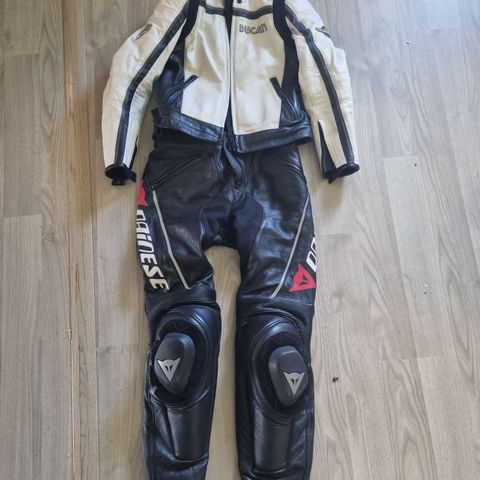 Ducati MC skinn dress, jakke og bukse str S