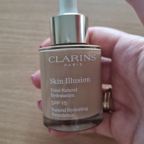 Clarins Skin Illusion Natural Hydrating Foundation SPF 15 110 honey 30ml