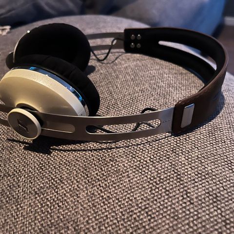 Sennheiser momentum hodetelefoner selges