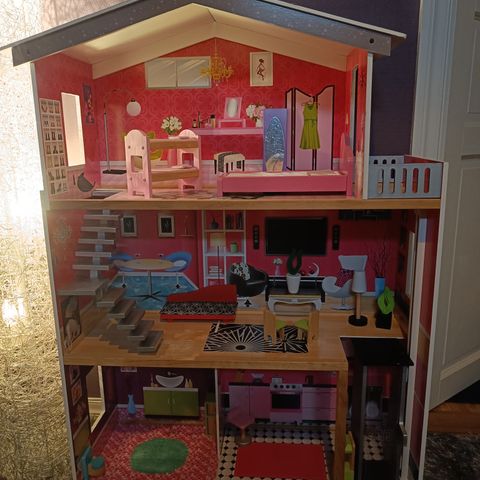 Stort dukke/Barbie hus