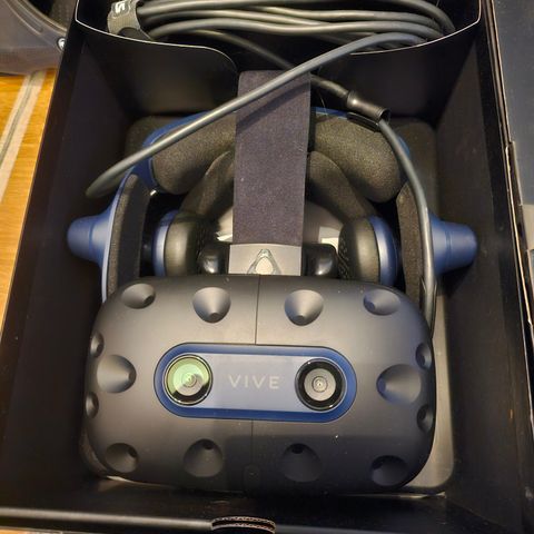 Vive Pro 2 HMD + Kabler