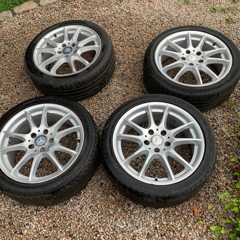 Mercedes felger med sommer dekk 215/45 R17