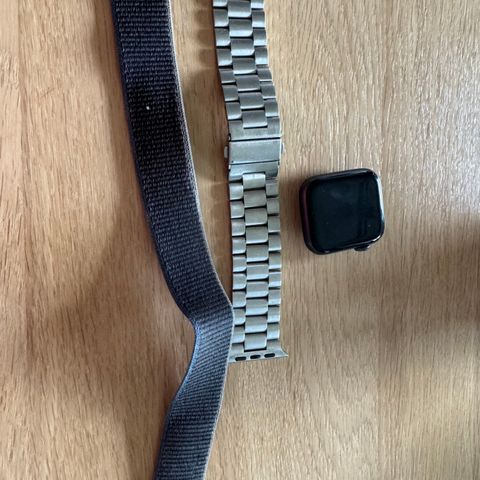 Apple Watch SE 44mm 4g versjon