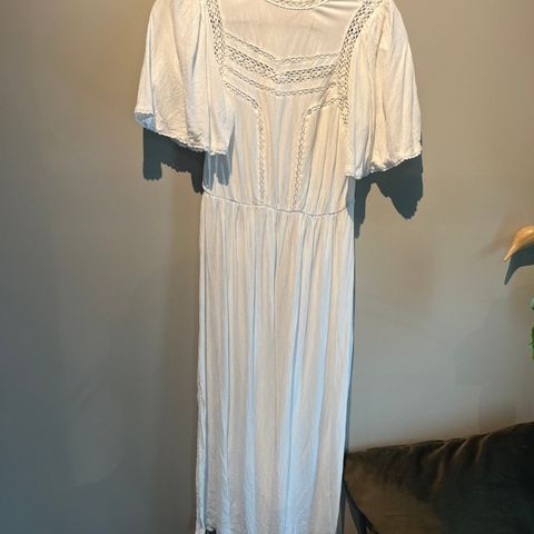 Hvit kjole fra Ellos
