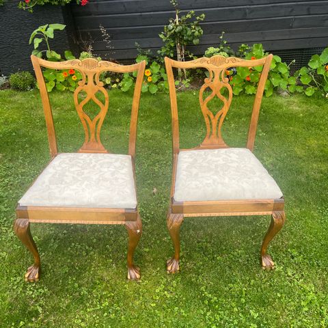 2 gamle stoler samlet kr150