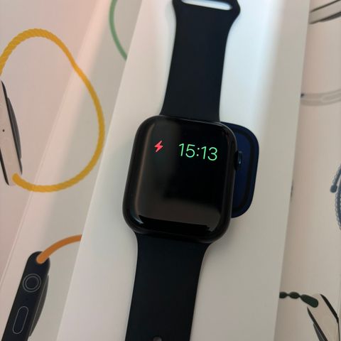 Apple Watch Series 8 selges