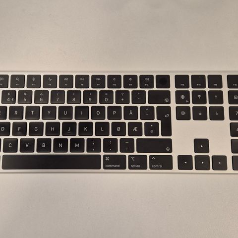 Apple Magic Keyboard med Touch ID og numpad