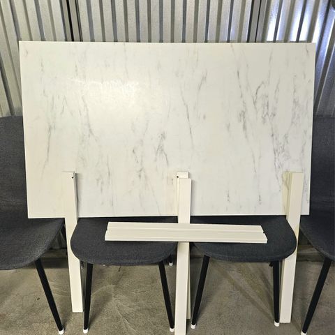 Spisebord (Mellantorp) fra IKEA. Farge: Hvit/marmor. 125 x 75 cm