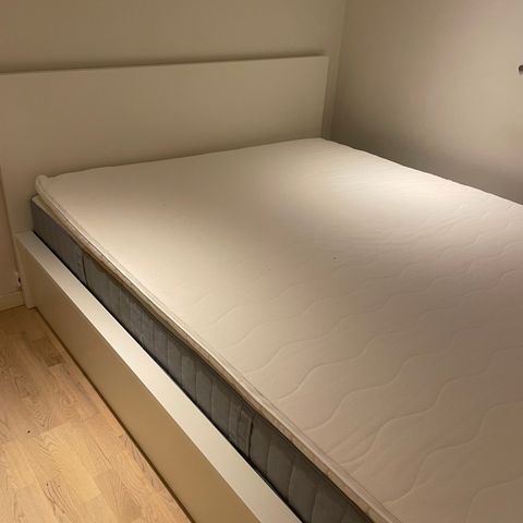 Skummadrass 180x200 + overmadrass selges (Ikea Åkrehamn)