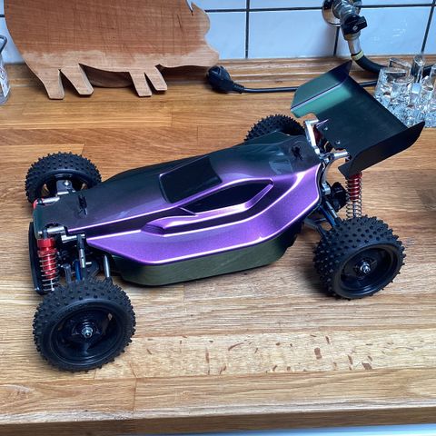 Ubrukt Tamiya buggy type TT02B med børsteløs motor og full aluminium otions