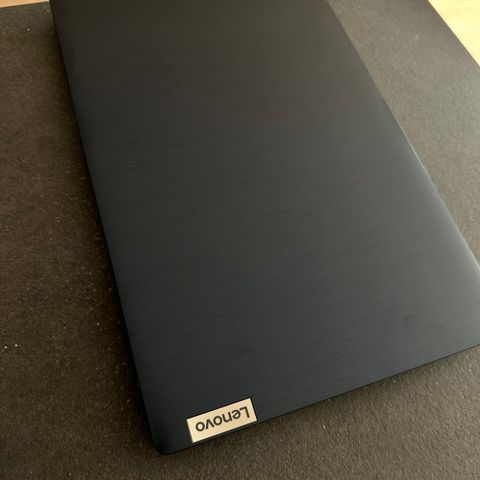 LENOVO PC IdeaPad 3 - perfekt til jobb eller studier